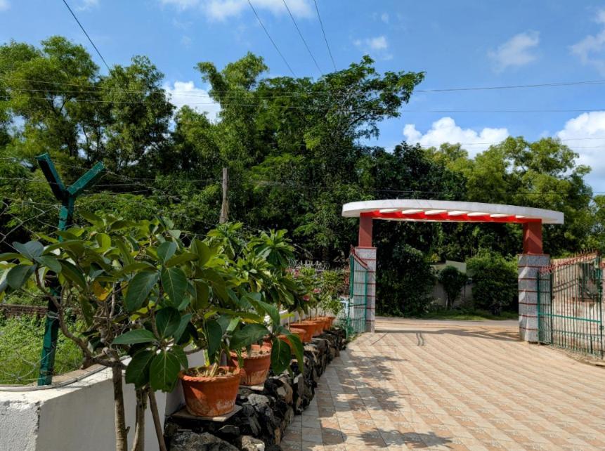 Dip Holidays Hotel Shānti Niketan Exterior foto