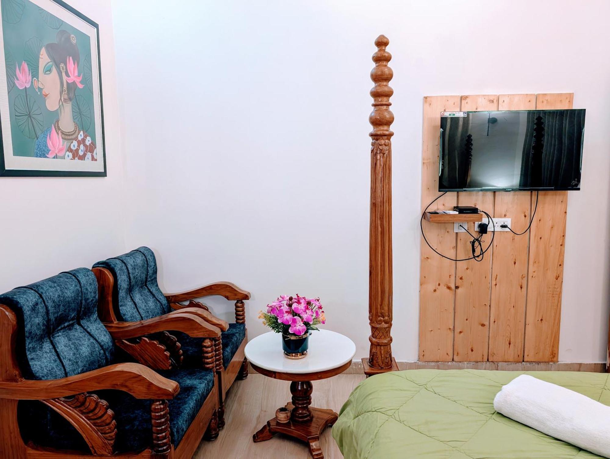 Dip Holidays Shānti Niketan Exterior foto
